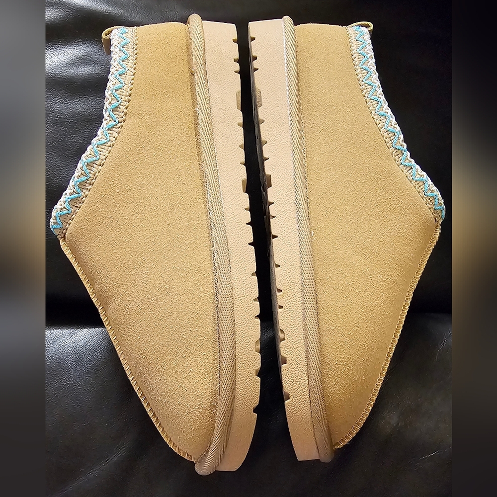 Tan Slip-On Sherpa Lined Slides with Teal Cross Stitch Trim Womens Size 8 NWOT - Picture 11 of 12